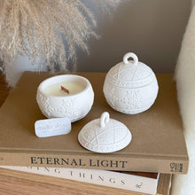 Load image into Gallery viewer, Winterberry Soy Wax Candle